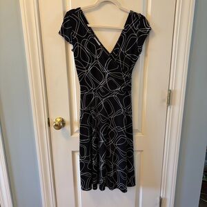 London Times Black and White Swirl Midi Faux Wrap Dress Size 8